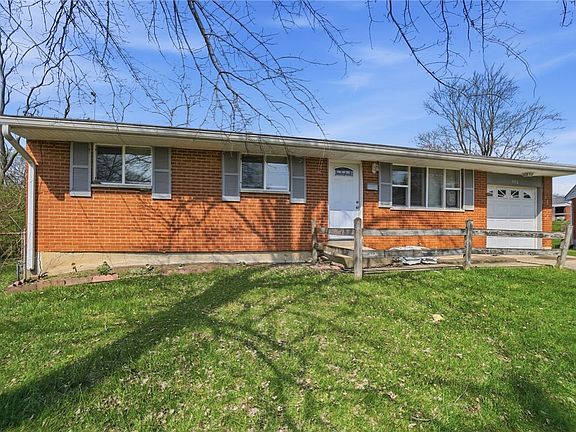 2nd image of 998 Goodhue Cir