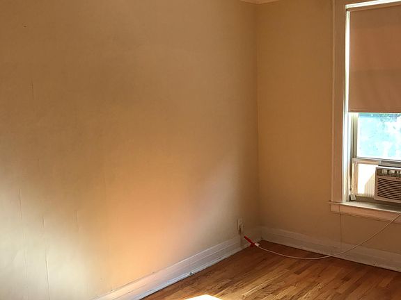 4th image of 324 W Washington Blvd