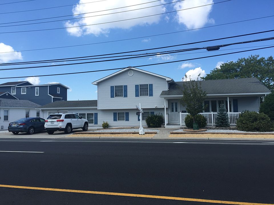 2nd image of 112 Brooklyn Ave