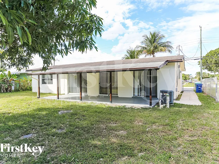 2230 NW 42nd Ave — Photo 14