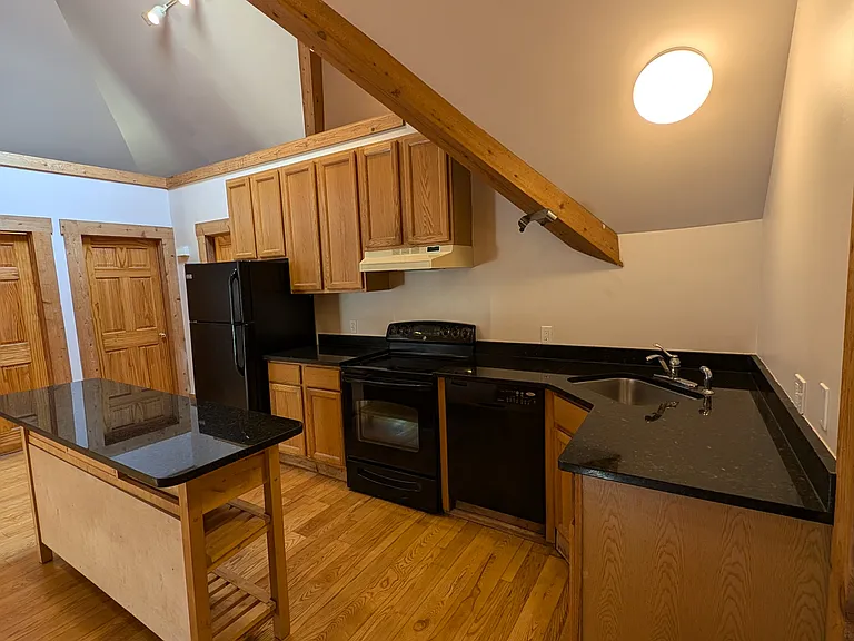 541 University Ave #5 — Photo 4