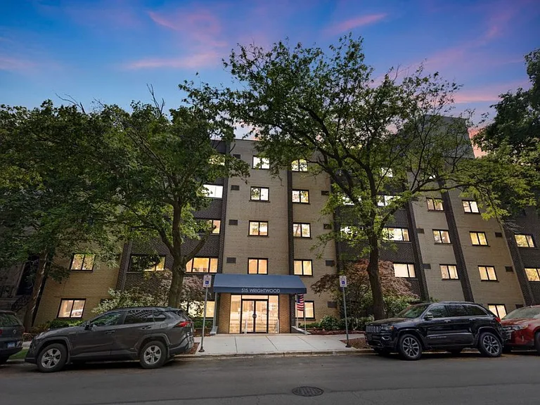 515 W Wrightwood Ave #210 — Photo 1