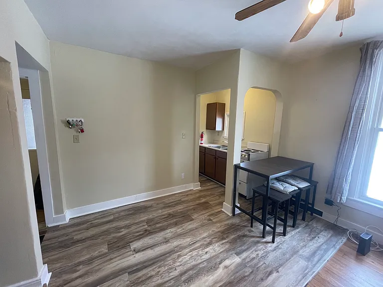 325 S Plum St #3 — Photo 4