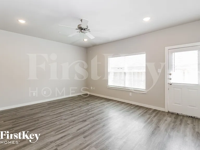 610 Ava Trl — Photo 5