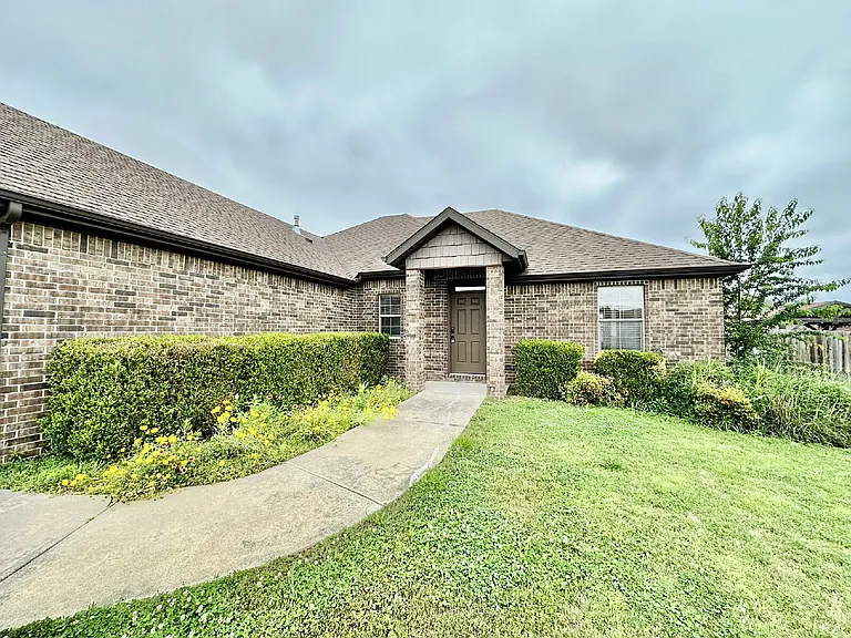 441 Sorrento Dr — Photo 3