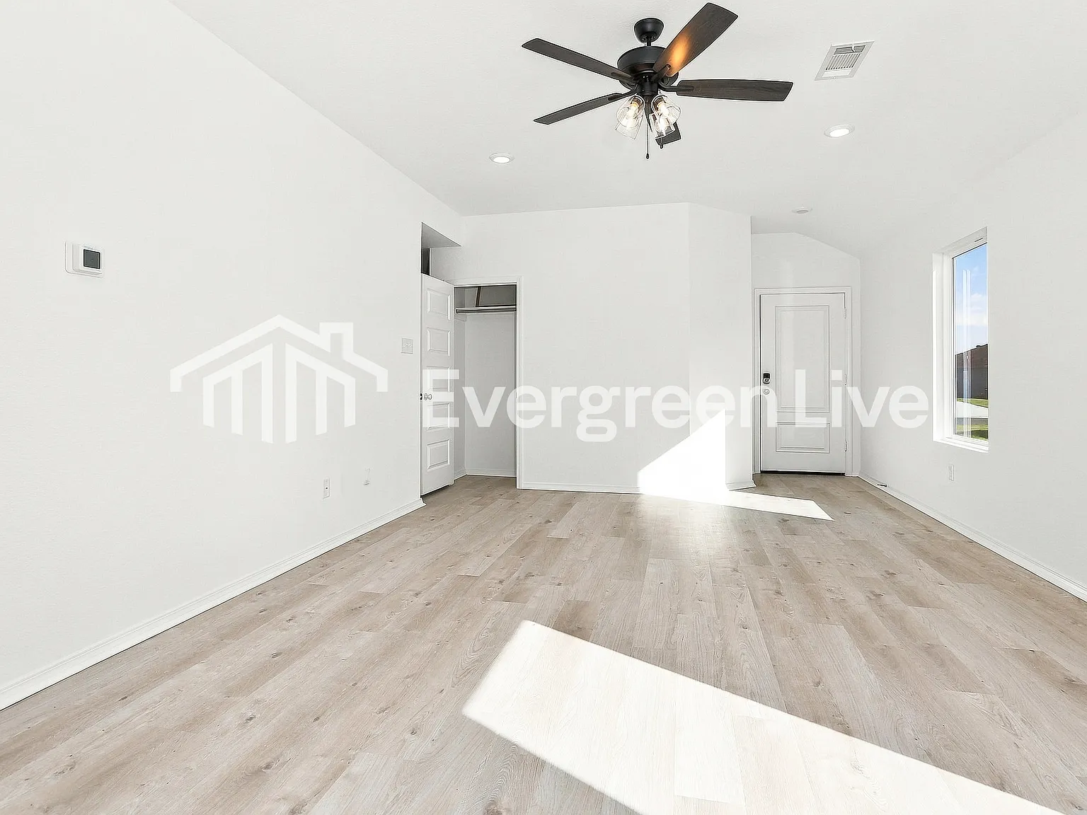 3 bed, 2.0 bath, 1248 sqft, $1,310 — Photo 3