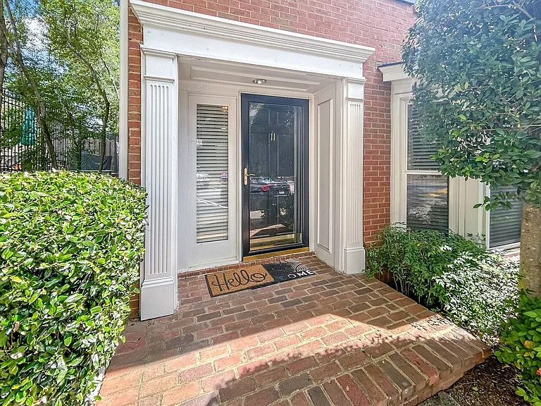 7500 Roswell Rd #11 — Photo 2