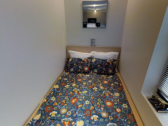 2nd image of 5700 N Winthrop Ave #1STUDIO