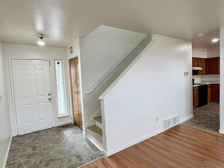 9 76th St SE #B — Photo 7