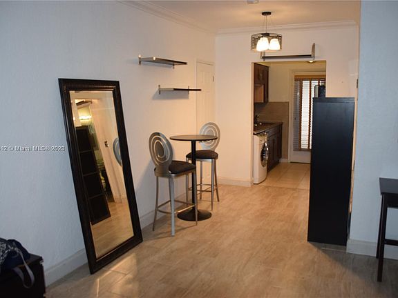 3rd image of 6885 Byron Ave APT 204