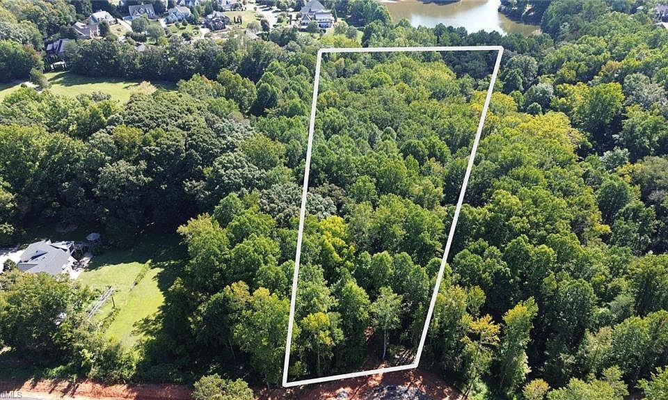 1st image of 725 Labrador Ln