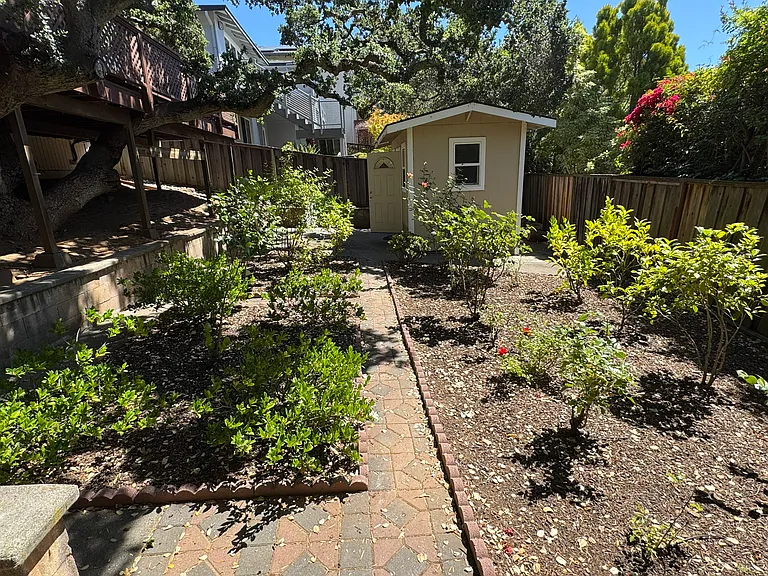 1912 Oak Knoll Dr — Photo 4