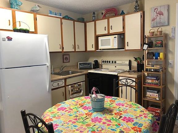 3rd image of 718 Flamingo Dr #B
