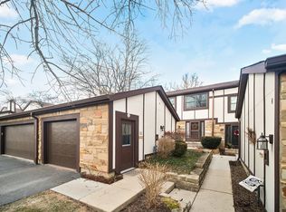 65 White Oak Cir, Saint Charles, IL 60174