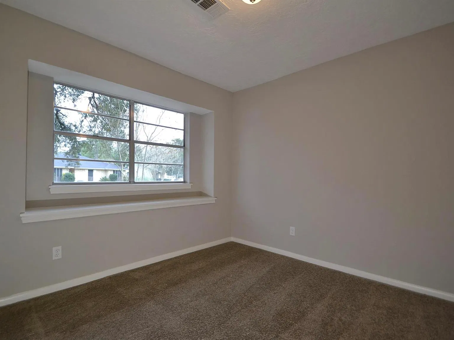 4 bed, 2.0 bath, 1628 sqft, $2,200 — Photo 3