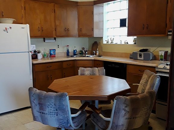 5th image of 3636 N Artesian Ave