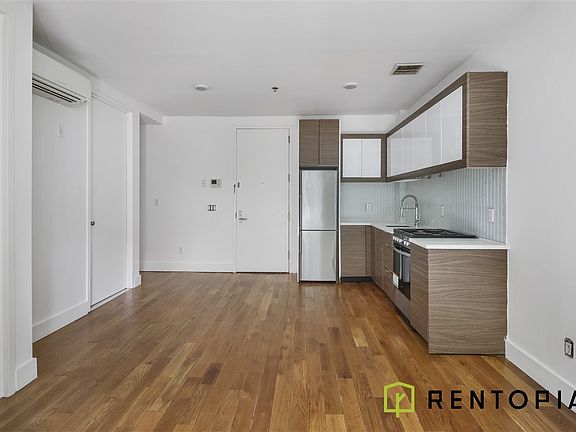 2nd image of 106 Meserole St APT 1B