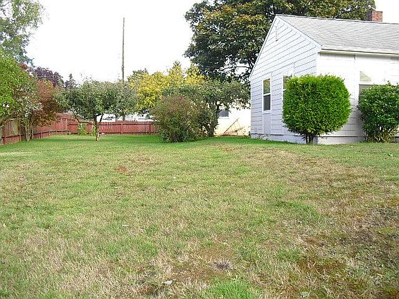 3rd image of 3905 N Mullen St