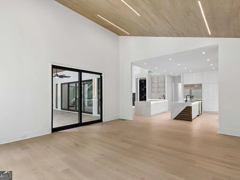 1000 Clementstone Dr NE — Photo 14