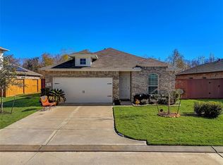 508 Marsh Hawk Ct, Clute, TX 77531