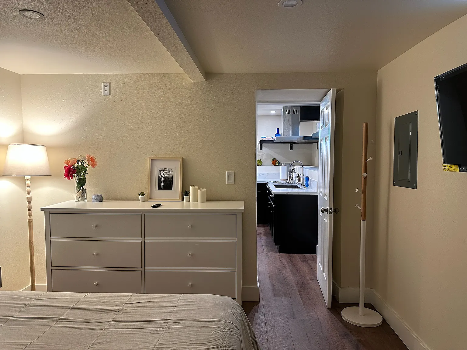 2833 Griffin Ave — Photo 2