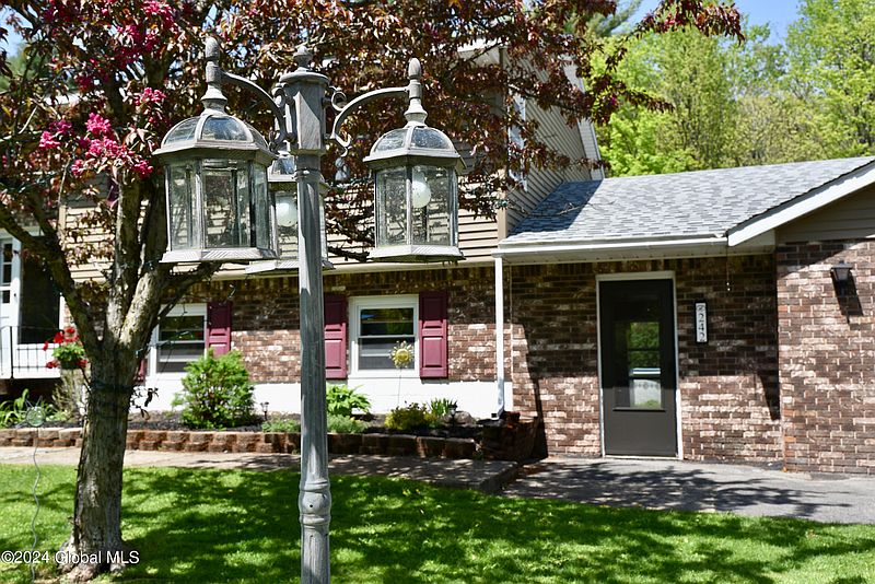 4th image of 242 Burdick Road