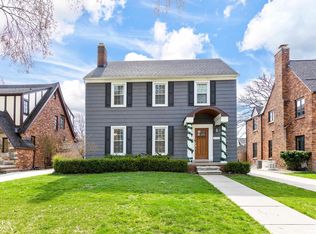 663 Lincoln Rd, Grosse Pointe, MI 48230