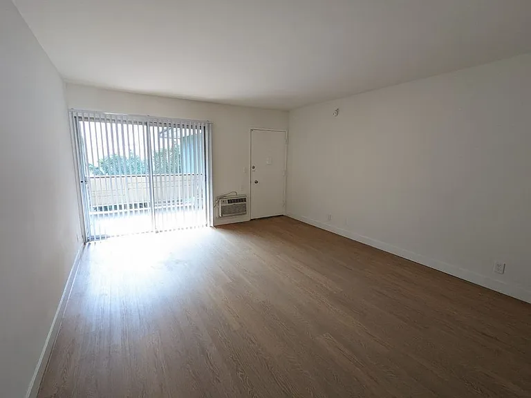 1824 Manning Ave #10 — Photo 8