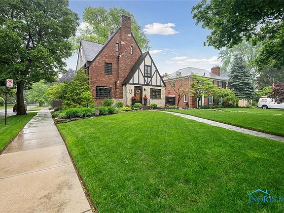 3rd image of 2256 Barrington Dr