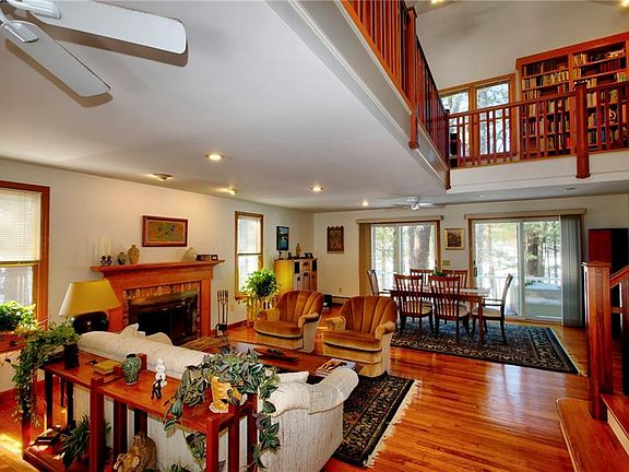 4th image of 18 Riverview Dr