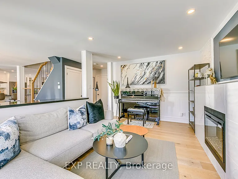322 Mary St — Photo 20