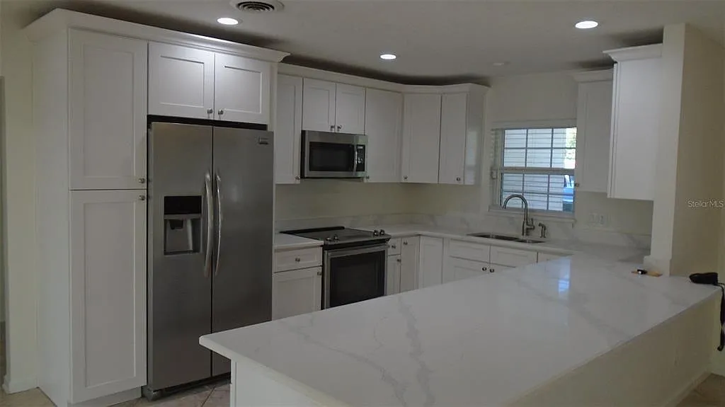 4 bed, 2.0 bath, 2006 sqft, $3,195 — Photo 3