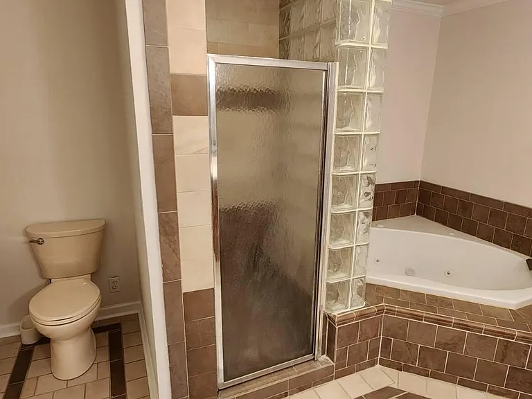 Main bedroom bathroom