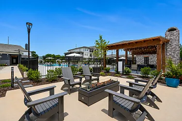 Clear Creek Springdale Apartments — Photo 40