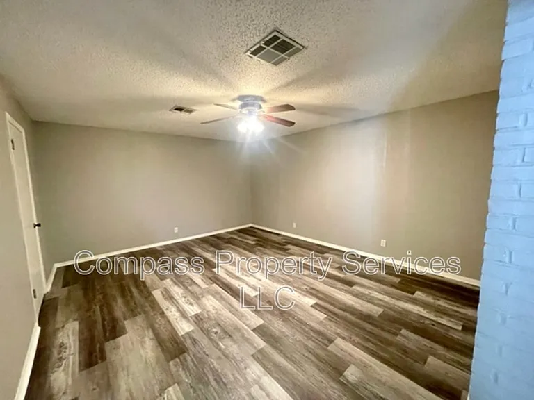 120 York Dr #120 — Photo 6