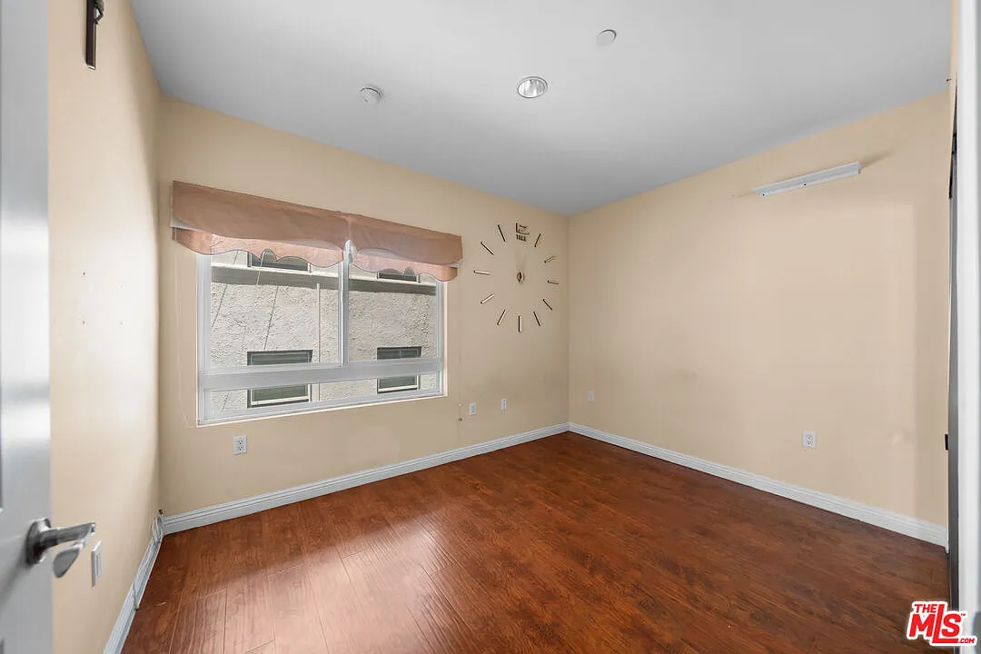 2 bed, 2.0 bath, 1010 sqft, $3,000 — Photo 2