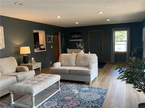 2407 Bradwood Ave, Altoona, WI 54720