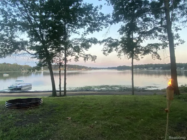 11401 W Cannonsville Rd, Trufant, MI 49347