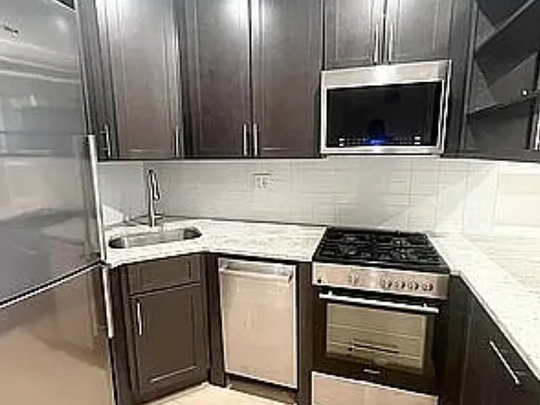 328 E 59th St #9 — Photo 4