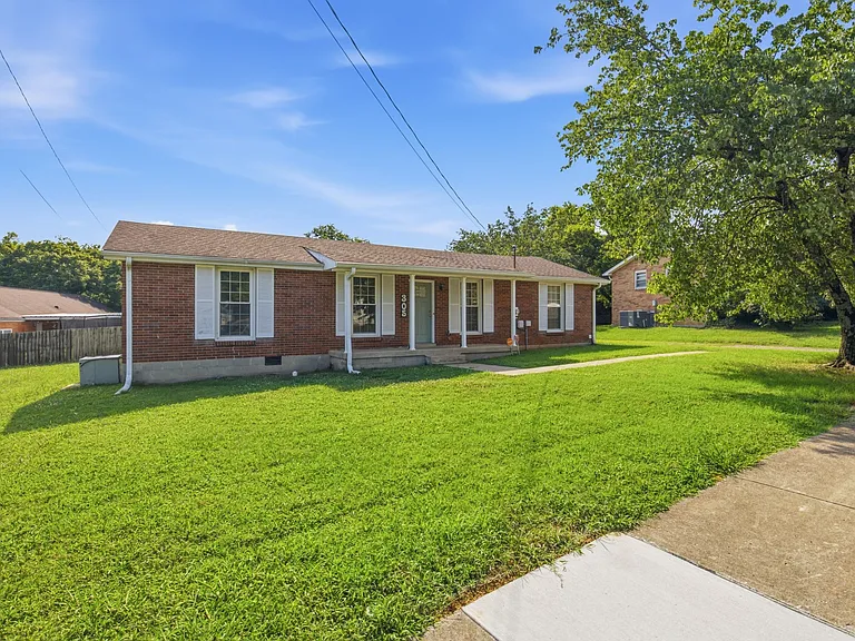 305 Becklea Dr — Photo 2