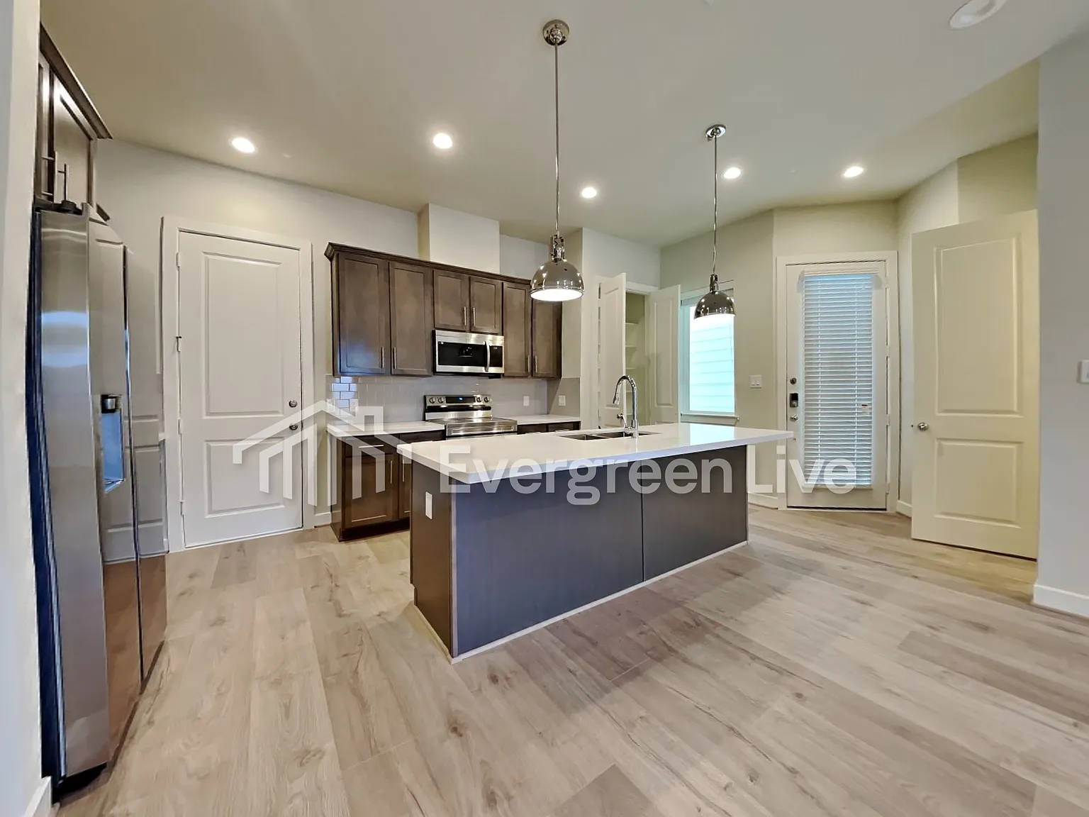 3 bed, 2.5 bath, 1543 sqft, $1,845 — Photo 4