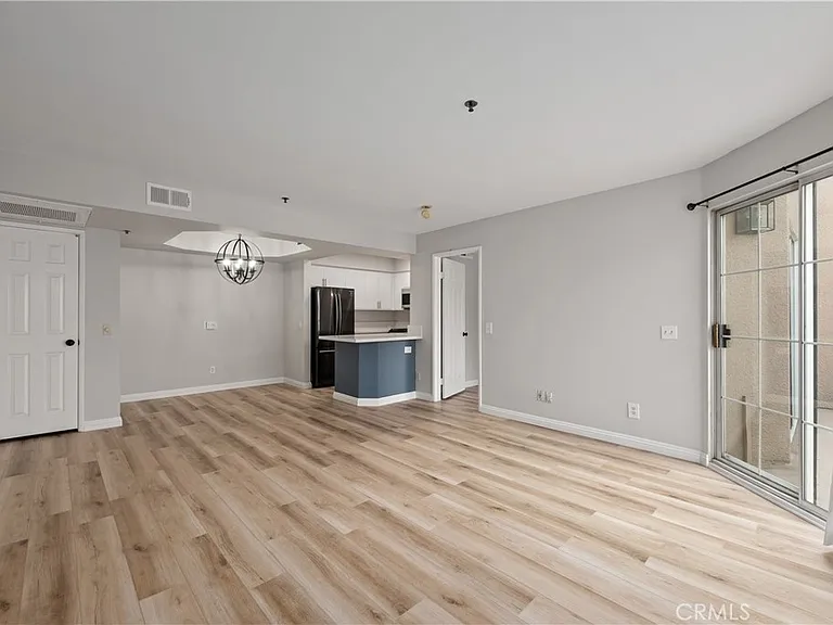 801 Pine Ave #401 — Photo 18