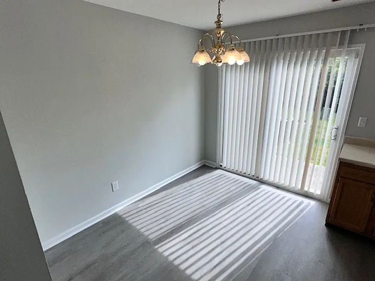 356 Oxford Dr — Photo 5