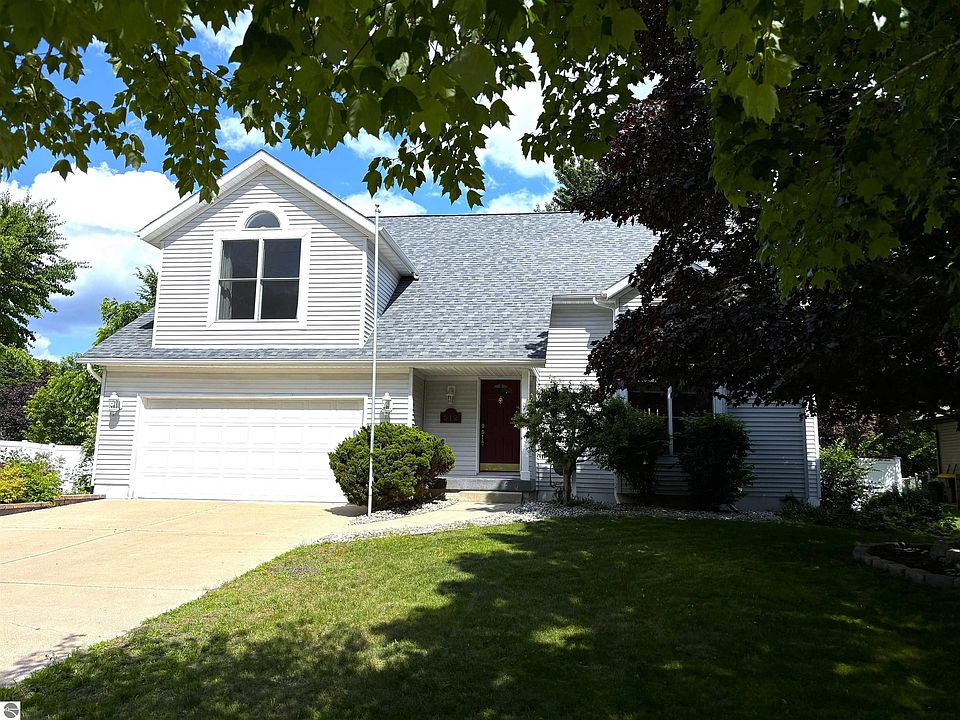 1st image of 512 W Grand Ave