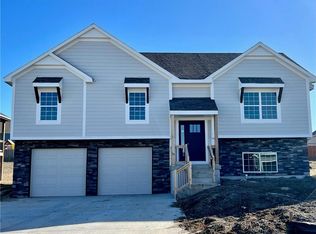 507 SW Ridgeview Dr, Grain Valley, MO 64029