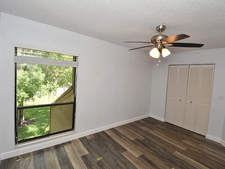 4 Southbury Ct — Photo 17