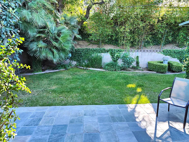 929 Rutland Ave — Photo 8
