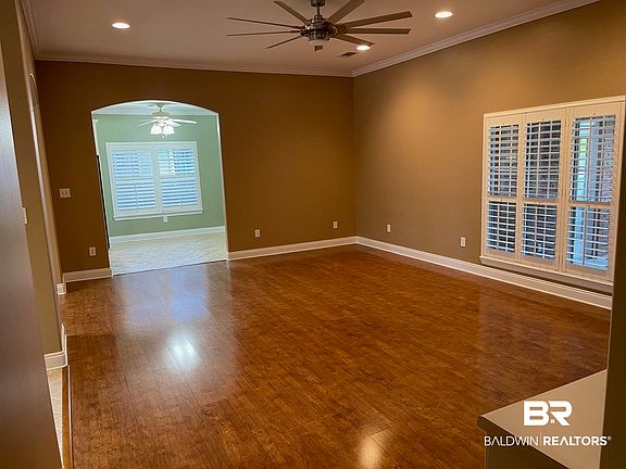 5th image of 109 Savannah Cir
