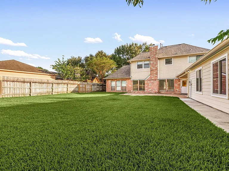 15526 Cabildo Dr — Photo 6