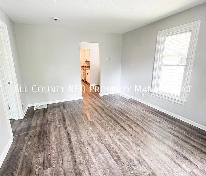 580 Winans Ave — Photo 11